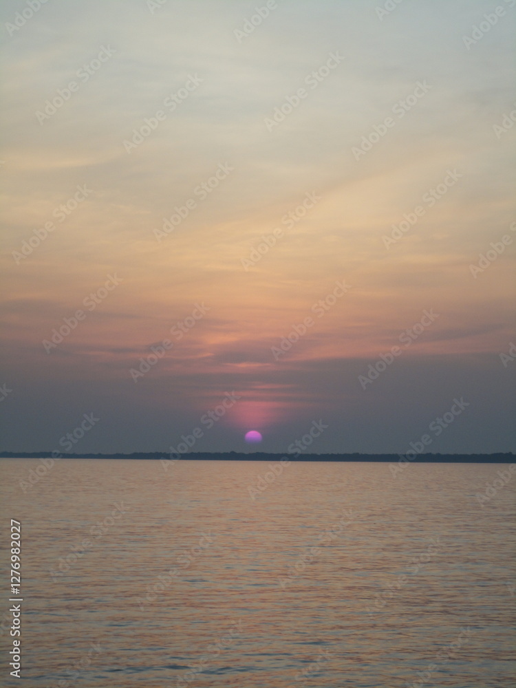 Naklejka premium sunset over the sea