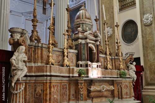 Obraz na płótnie Napoli - Altare settecentesco di Camillo Lionti nella Basilica di San Giorgio Maggiore w salonie