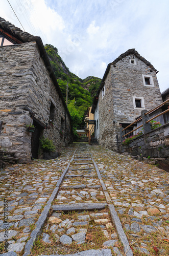 Obraz na płótnie Houses in the Valle Verzasca switzerland w salonie