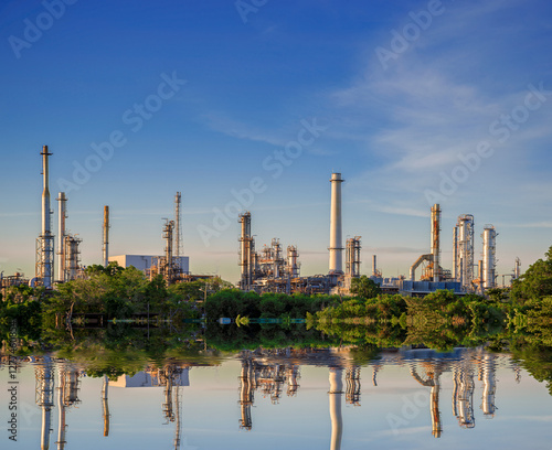 Valokuva Oil and gas industry - refinery at night - factory - petrochemical plant