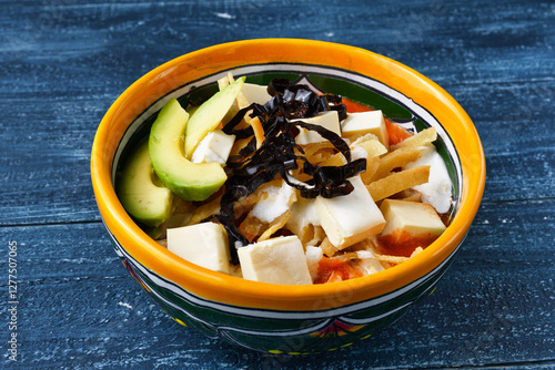 メキシコのトルティージャのスープ　ソパ・デ・トルティージャ（ソパ・アステカ）コピースペースあり Mexican tortilla soup　Sopa de Tortilla (Sopa Azteca）with copy space
