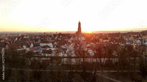 Nördlingen , Sonnenaufgang über Nördlingen Altstadt im Winter. Februar 2025.	 photo