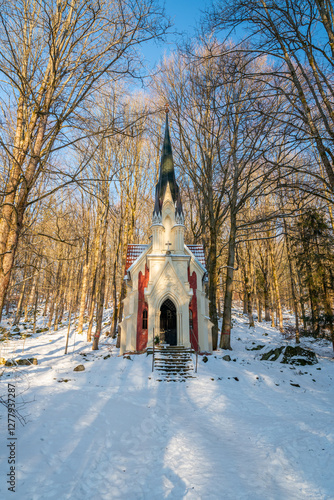 Obraz na płótnie Forest Chapel of Laska - director of the local theatre Julius Laska had this chapel built in 1909 in memory of his mother. It is a narrow building in the neo-Gothic style - Marianske Lazne (Marienbad) w salonie