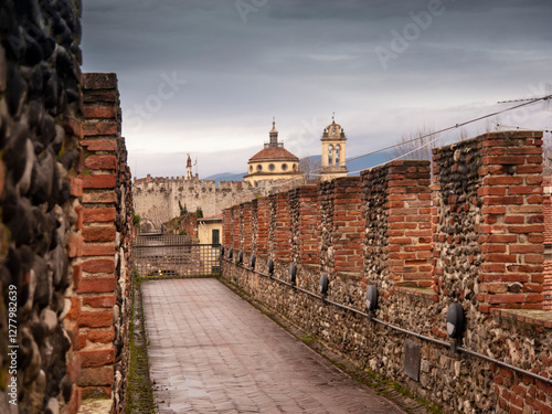 Wallpaper Mural Italia, Toscana, città di Prato. l'Antico Cassero che portava al Castello. Torontodigital.ca