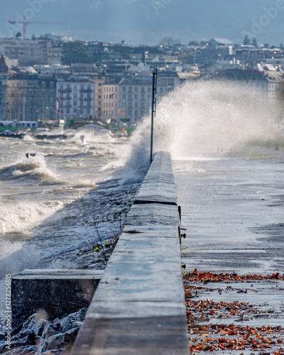 grosse bise , vagues et embruns sur les quai de Genève photo