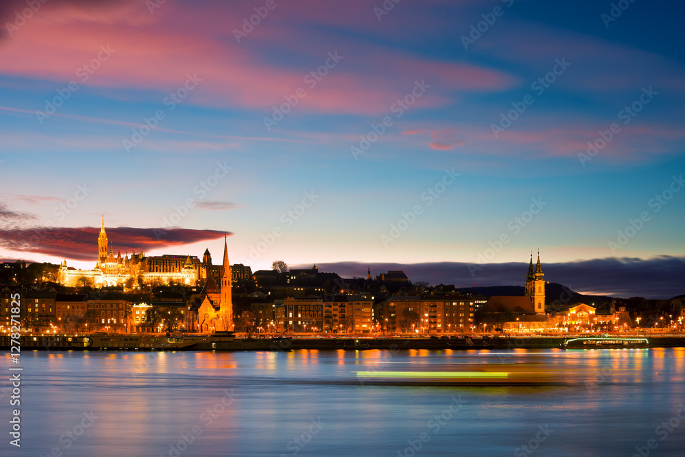 Fototapeta premium Buda view across the river at night