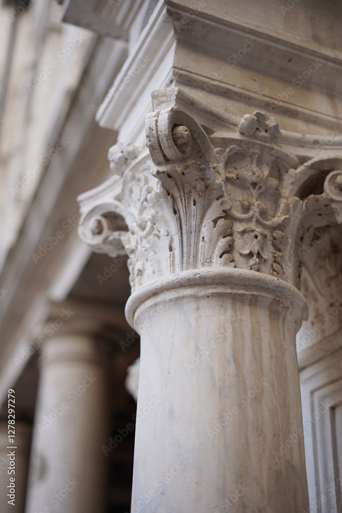 Obraz premium architectural detail of a column