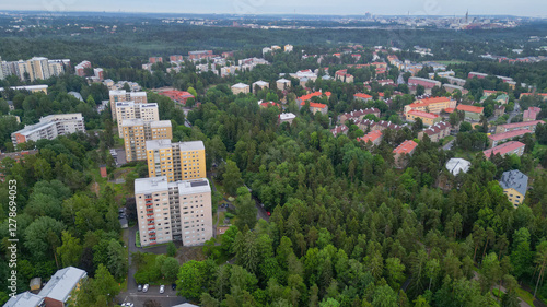 Canvas-taulu Photo of Pohjois-Haaga in Helsinki, near Leikkipuisto Ida on Ida Aalbergin tie