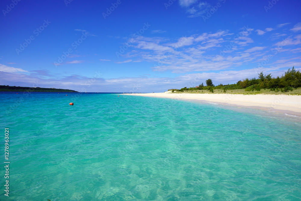 Fototapeta premium 与那覇前浜ビーチの海