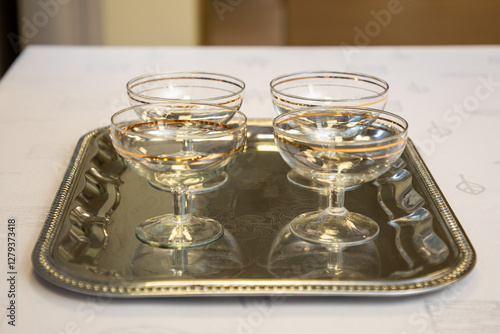 Obraz na płótnie Macro view of glasses for wine on wedding ceremony w salonie