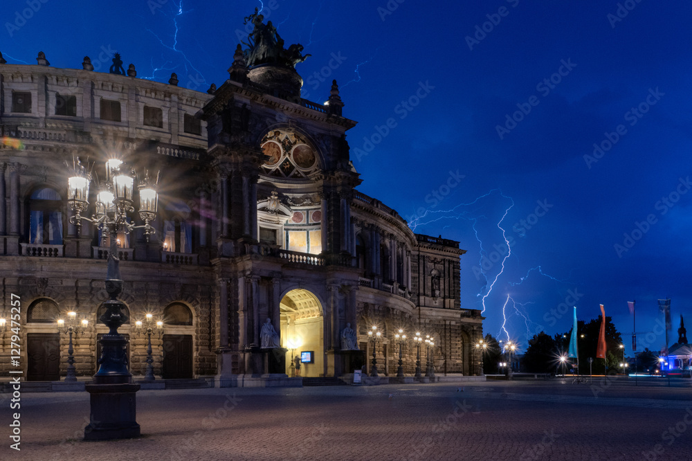 Gewitter über Dresdner Semperoper Gewitter über Dresdner Semperoper