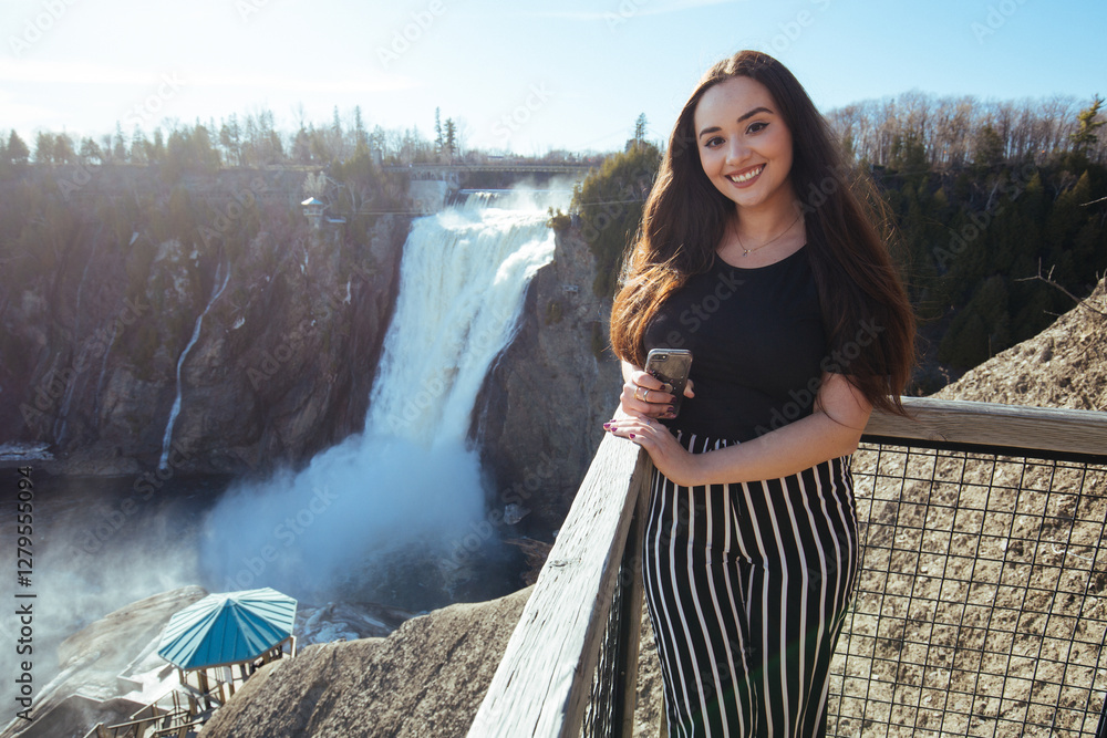Naklejka premium woman and waterfall