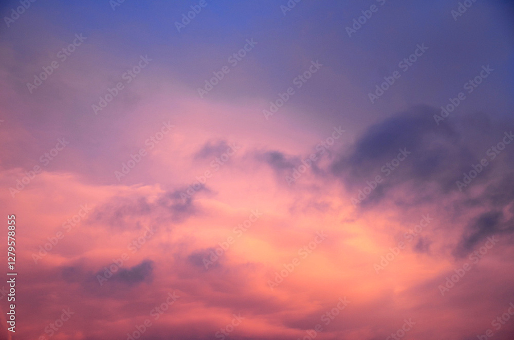 Fototapeta premium Beautiful Sunset and Clouds in the Sky.