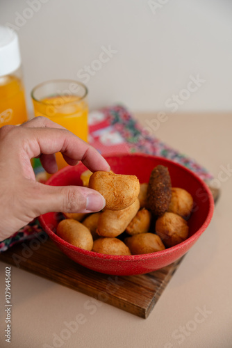 Salgado brasileiro de festa coxinha, empada, hamburguer