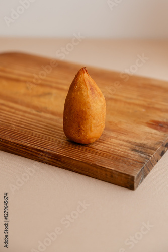 Salgado brasileiro de festa coxinha, empada, hamburguer