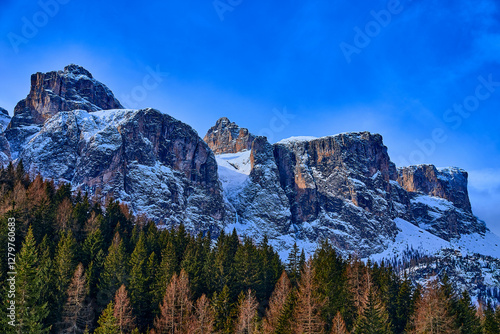 Obraz na płótnie Beautiful panoramic view to the Sellaronda - the ski circuit around the Sella group in Dolomites, Italy - Badia, Gherdeina, Fascia. Extraordinary snowy peaks of the dolomites, southern Alps. w salonie