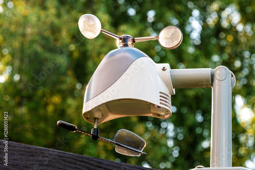 Foto Personal small meteorology station for individual weather forecasting