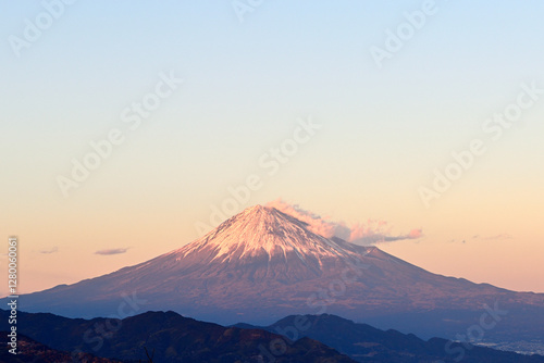 Wallpaper Mural 日本平から見る赤く染まる富士山 Torontodigital.ca