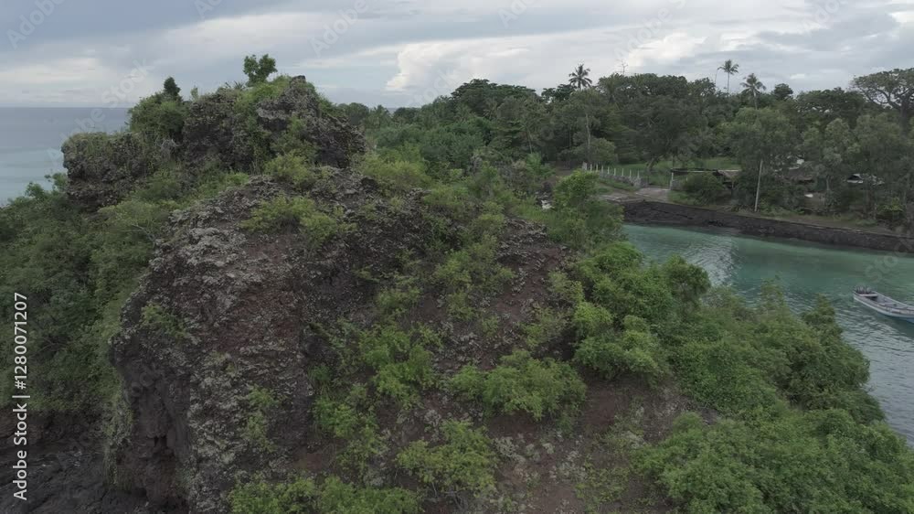 Comores - Grande Comore- prophet's hole - rotation left Comores - Grande Comore- prophet's hole - rotation left