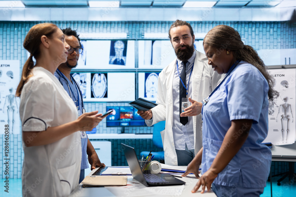 Obraz premium Healthcare staff collaborates on diagnostic control and treatment strategies. Medic with expertise in radiology and radiography supports effective disease prevention in a treatment center.
