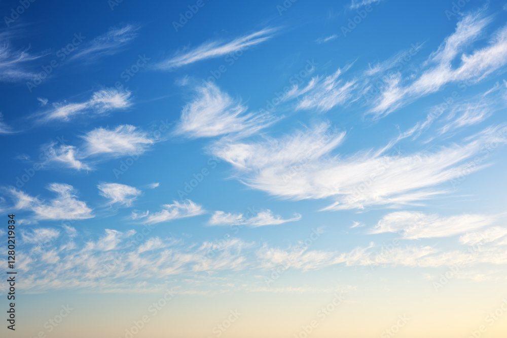 Obraz premium Sky background. Streaks of clouds durng sunset