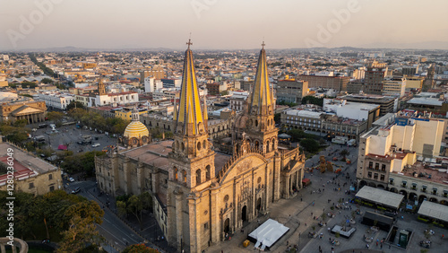 vista aerea tomada con el drone desde arriba de la catedral de guadalajara en el centro historico de la ciudad destinos de viaje y turismo destinos turisticos iglesia catolica