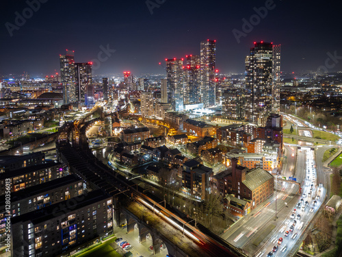 Foto Sunset Over Manchester Cityscape and Urban Skyline