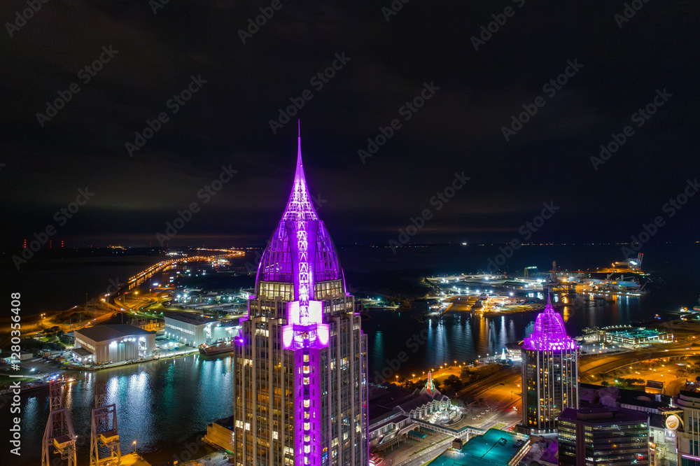 Obraz premium Downtown Mobile, Alabama at night