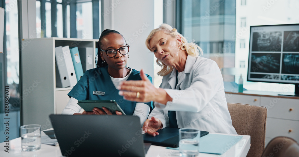 Obraz premium Explanation, doctor and medical student in hospital with laptop for surgery planning in collaboration. Women, conversation and mature surgeon with healthcare intern for teaching treatment with xray.