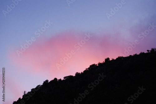 TRAMONTO MONTANO,GIFFONI VALLE PIANA,ITALIA,20 FEBBRAIO 2025.