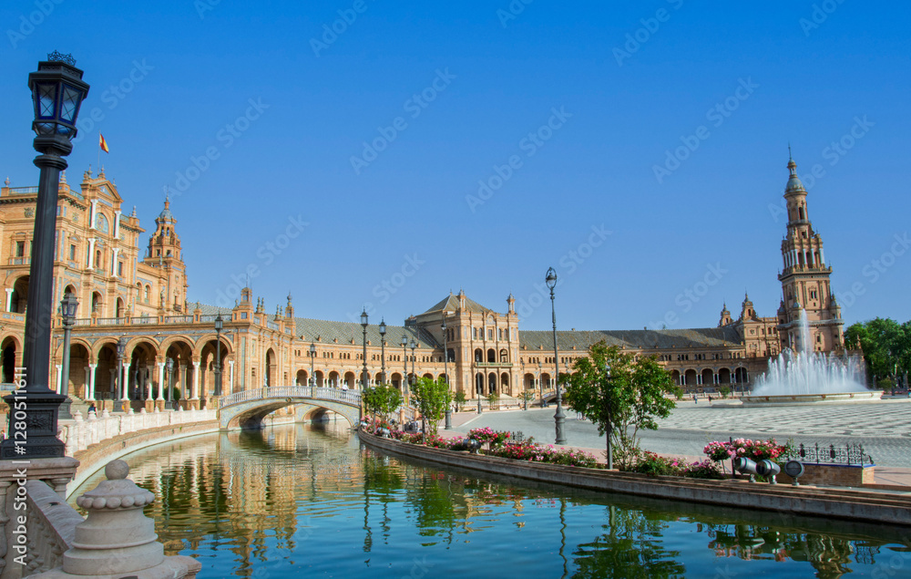 Fototapeta premium a beautiful blue sky in Plaza de España in Seville