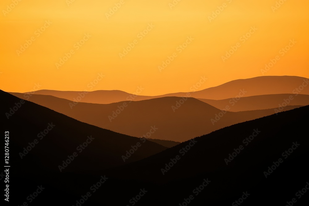 Fototapeta premium Serene Mountain Landscape at Dusk with Warm Golden Sky Glow