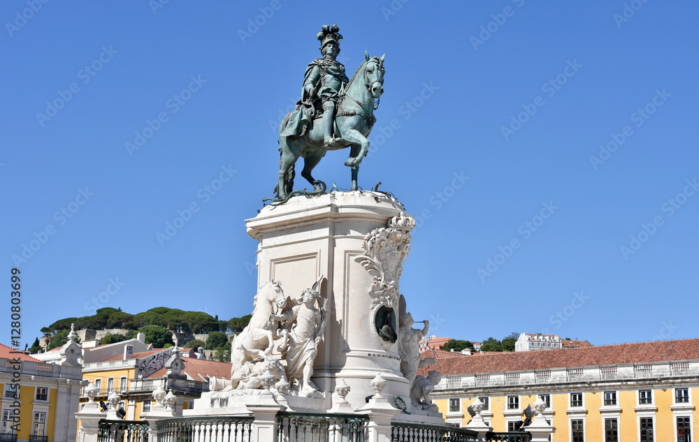 Fototapeta premium Equestrian Statue of Dom José I in Commerce Plaza (Praça do Comércio), Lisbon