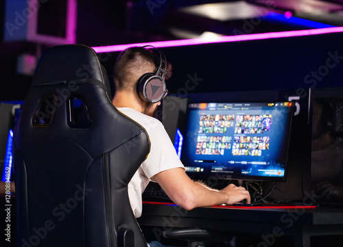 Obraz na plátně Professional gamer is playing a computer game on PC at cyber club