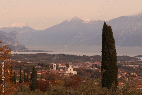 veduta sul lago di Garda photo