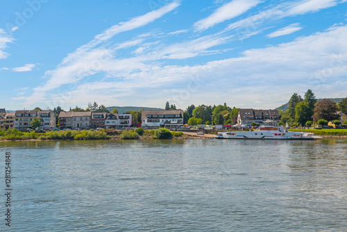 Obraz na płótnie Erpeler Ley near Remagen with a view of Linz am Rhein w salonie