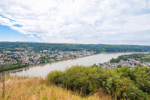 Obraz na płótnie Erpeler Ley near Remagen with a view of Linz am Rhein w salonie