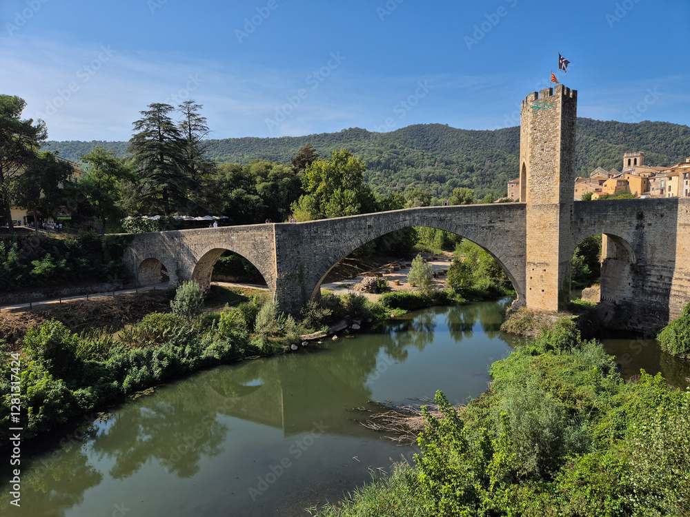 Obraz premium Pont de Besalú in the town of Besalu in the province of Girona, Spain. 