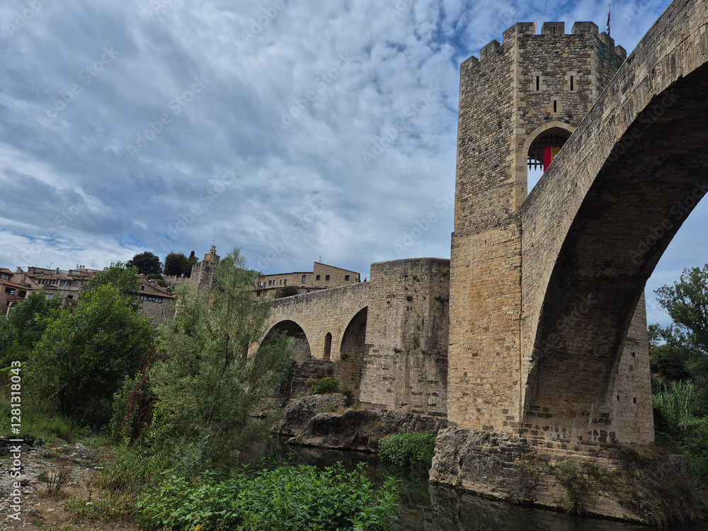 Obraz premium Pont de Besalú in the town of Besalu in the province of Girona, Spain. 