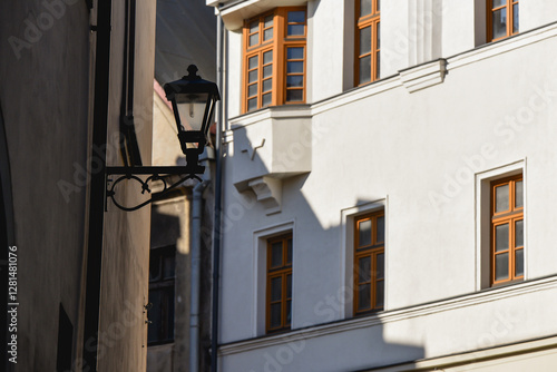 Fototapeta Naklejka Na Ścianę i Meble -  Bielsko Biała, stare zabytkowe kamienice, luty 2025.
