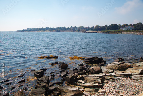 Obraz na płótnie Rocky beach at the Cliff walk at the shore of the Easton bay in Newport, Rhode Island, USA w salonie