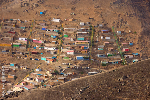 Foto Lima, the capital of Peru, has various neighborhoods and districts, and some of them have informal settlements commonly referred to as shanty towns or slums