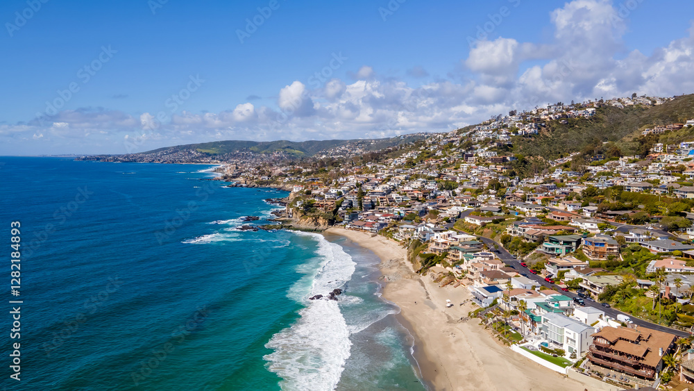 Fototapeta premium Newport Beach Harbor & Sunset Photos: Scenic Coastlines, Vibrant Skies, Sailboats, and Coastal Landscapes – Perfect for Travel, Nature, and Backgrounds