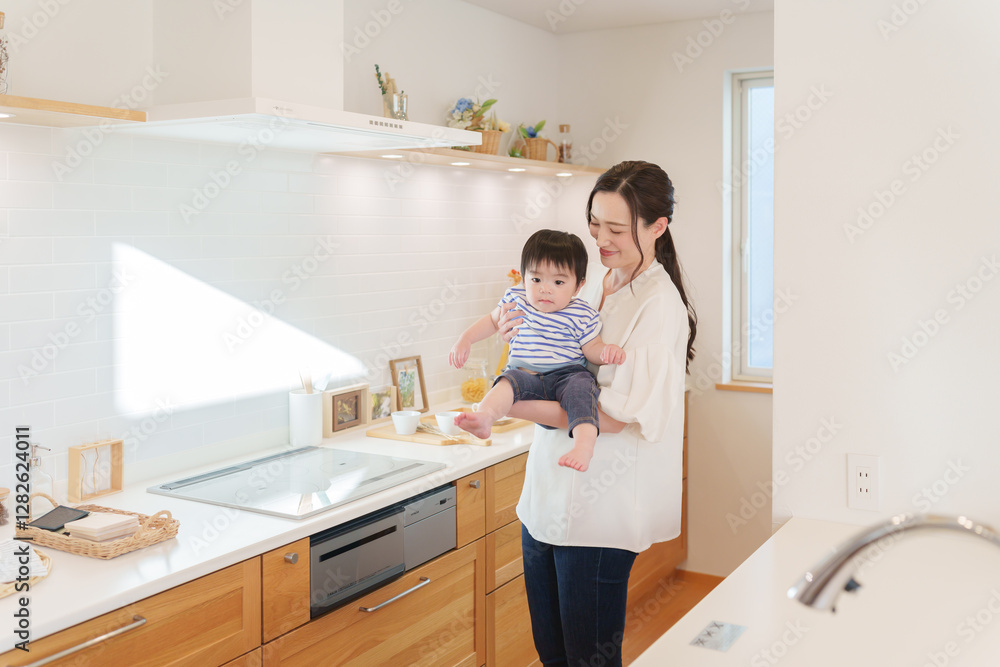 キッチンにいるママと子供 キッチンにいるママと子供