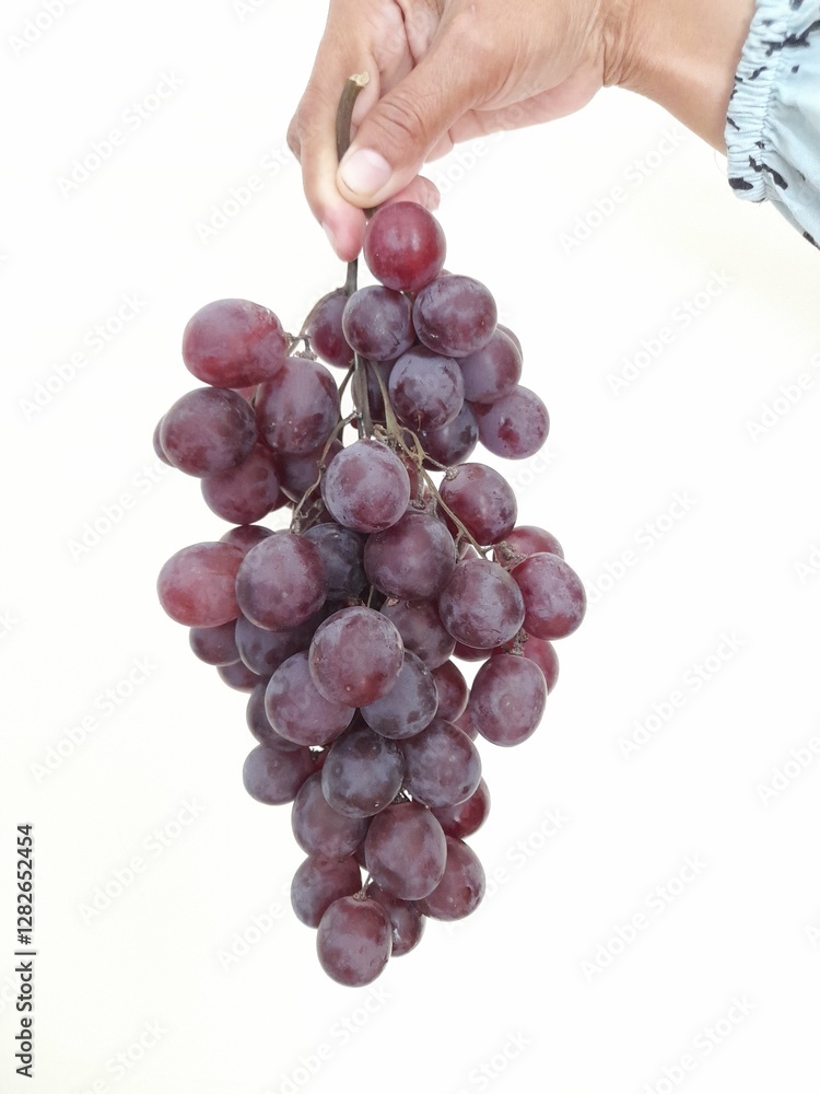 Fototapeta premium Clustered Elegance: Grapes in Pairs