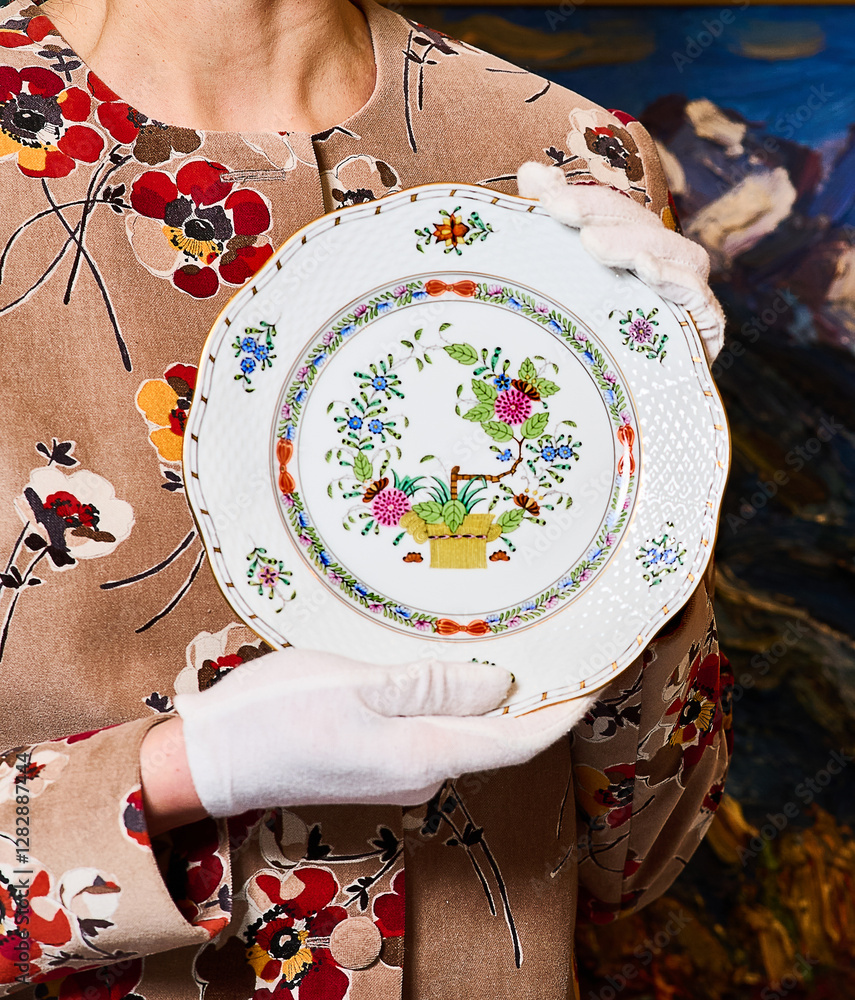 Vintage bicentennial porcelain in excellent condition with handmade spring flowers. Magnificent spring setting Herend
