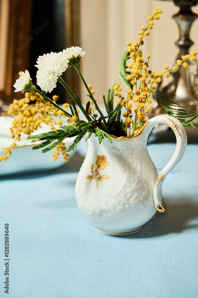 Vintage bicentennial porcelain in excellent condition with handmade spring flowers. Magnificent spring setting Herend