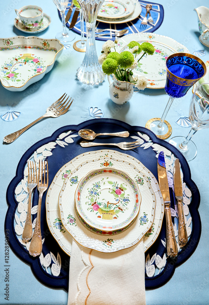 Vintage bicentennial porcelain in excellent condition with handmade spring flowers. Magnificent spring setting Herend