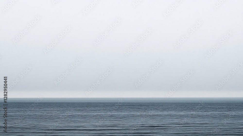 Obraz premium The vast ocean meets the misty grey sky at the horizon