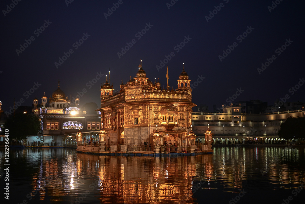 Fototapeta premium Golden Temple (Harmandir Sahib) in Amritsar, Punjab, India during winter dec 2024. The sacred Sikh shrine reflects in the holy sarovar waters